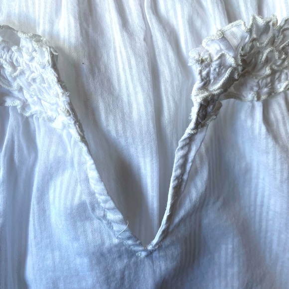 BCBGMAXAZRIA WHITE SEMI-SHEER TOP . - Picture 8 of 12